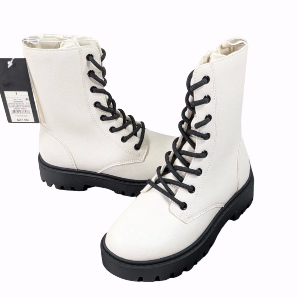 Art Class Combat Boots Khari Girls Sz 1 Cream
Lace Up Zip Chunky
New 
NIB